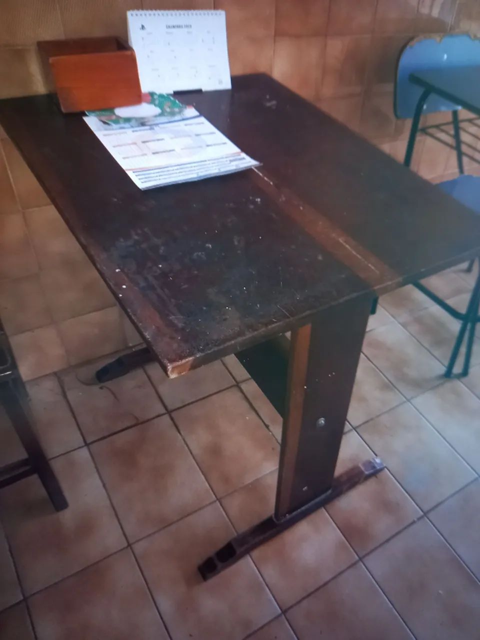 Mesa de madeira maciça