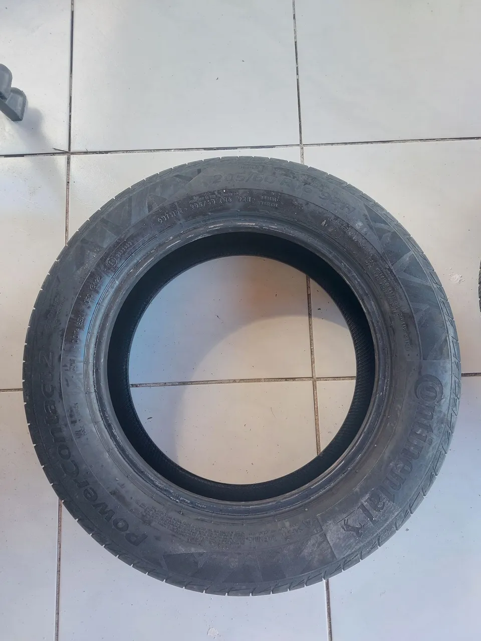 Pneu Continental 205/60 R16