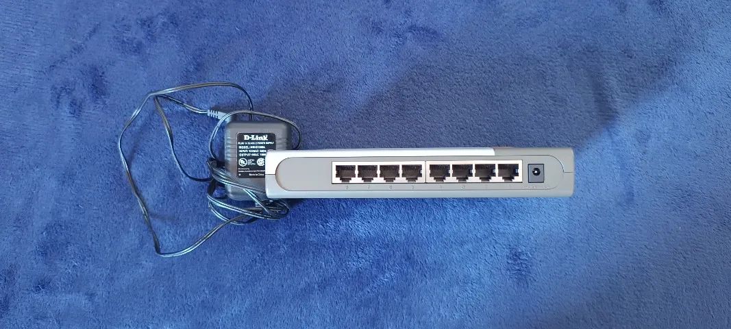 D-Link Switch Model DES-1008D 8 Ports 10/10064286210157187122
