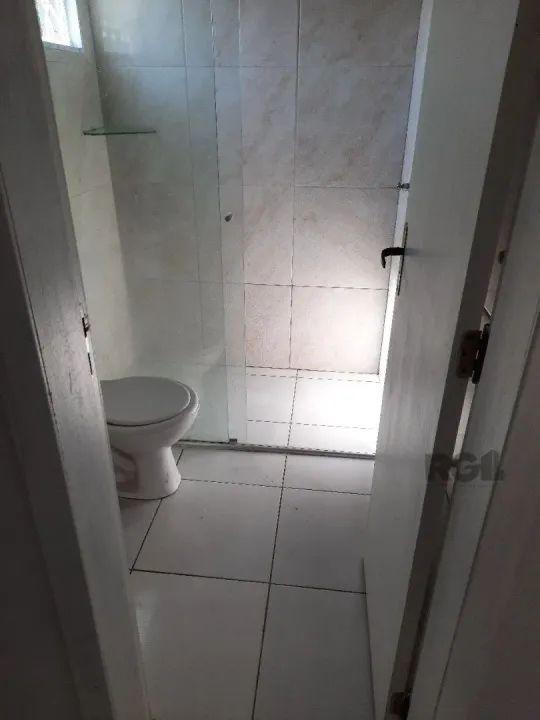 Prédio residencial composto por 4 apartamentos, sendo 2 no térreo e 2 no superior. Os apar - Foto 5
