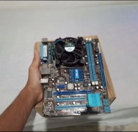 Placa-Mãe ASUS com cooler