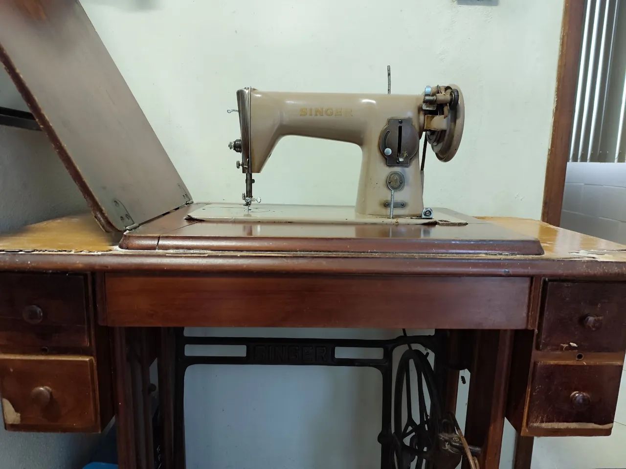 Máquina de Costura Singer Antiga - Foto 2
