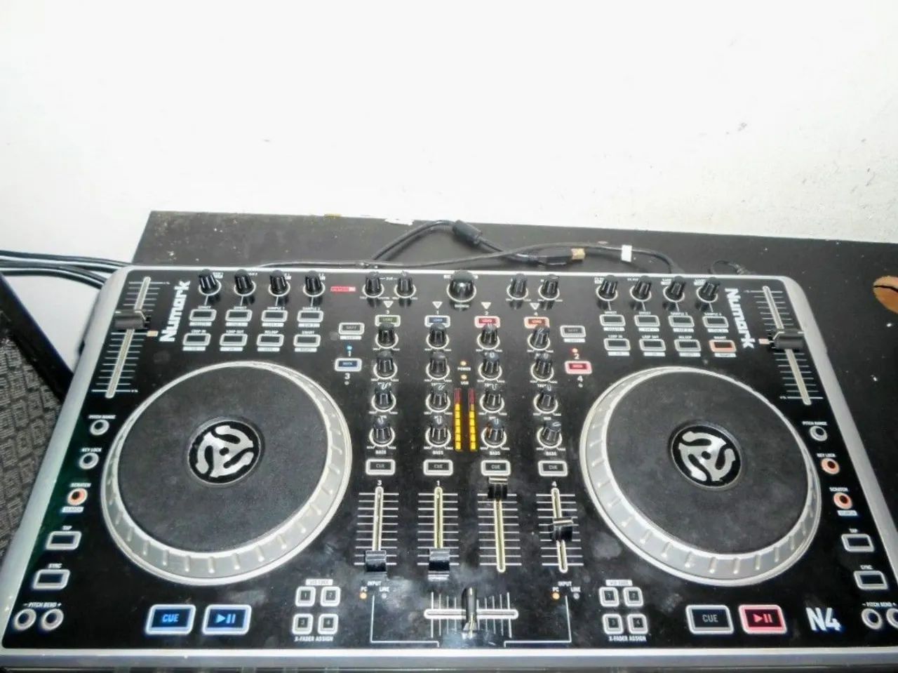 Banana DJ e Controladora Numark 4  - Foto 5