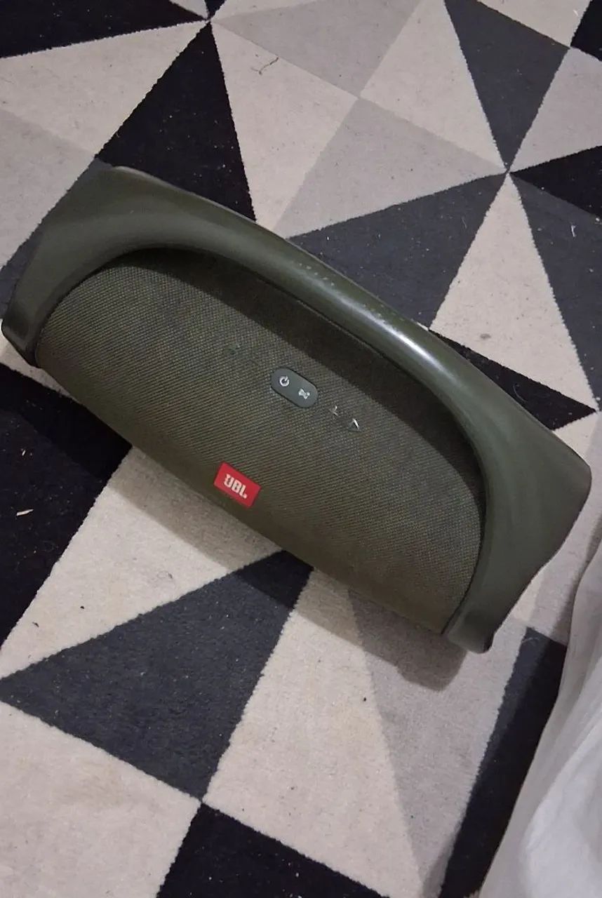 JBL bombox 1