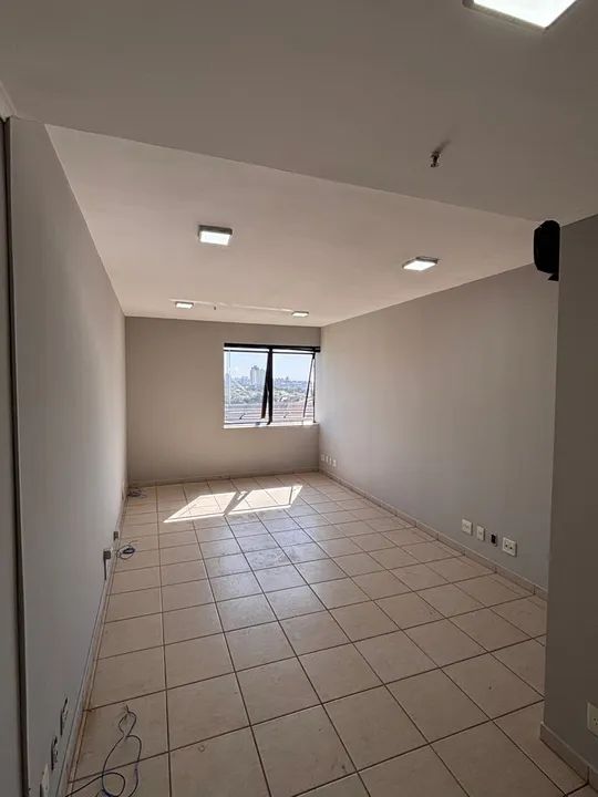 Aluga-se sala comercial 30 m2 Cidade empresarial Edifício Montreal Av. Rio Verde  - Foto 4