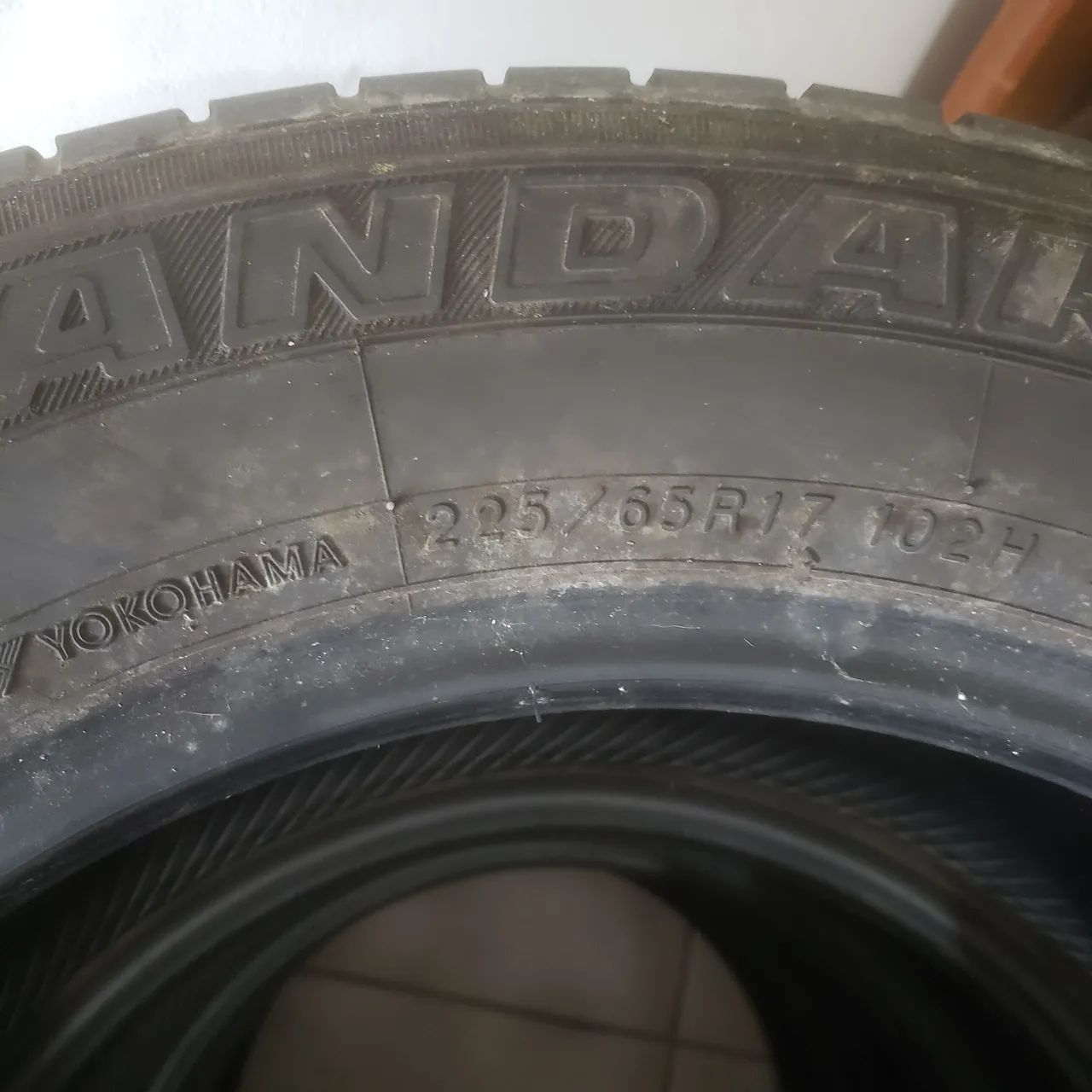 pneu 225/65/17 yokohama - Foto 2