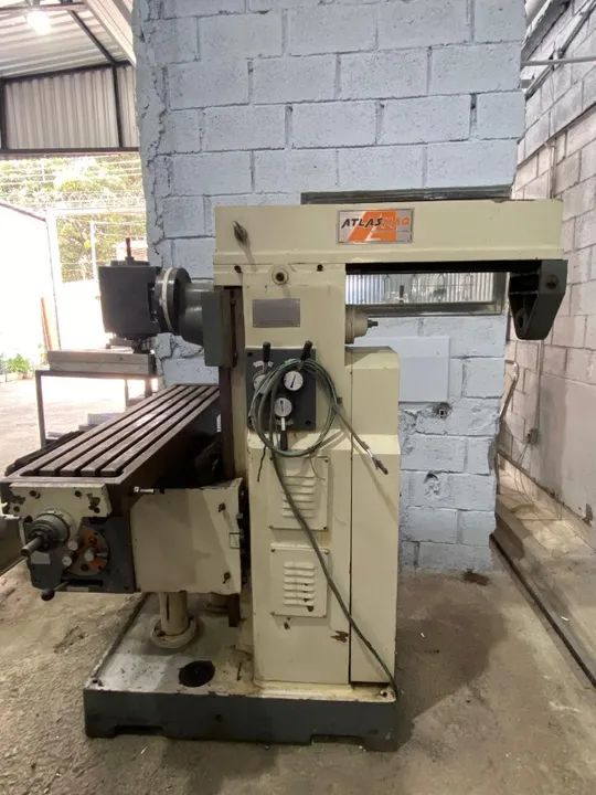 Fresadora Universal Atlas, ISO 40, automático nos 3 eixos, ano 2008, em ótimo estado.  - Foto 4