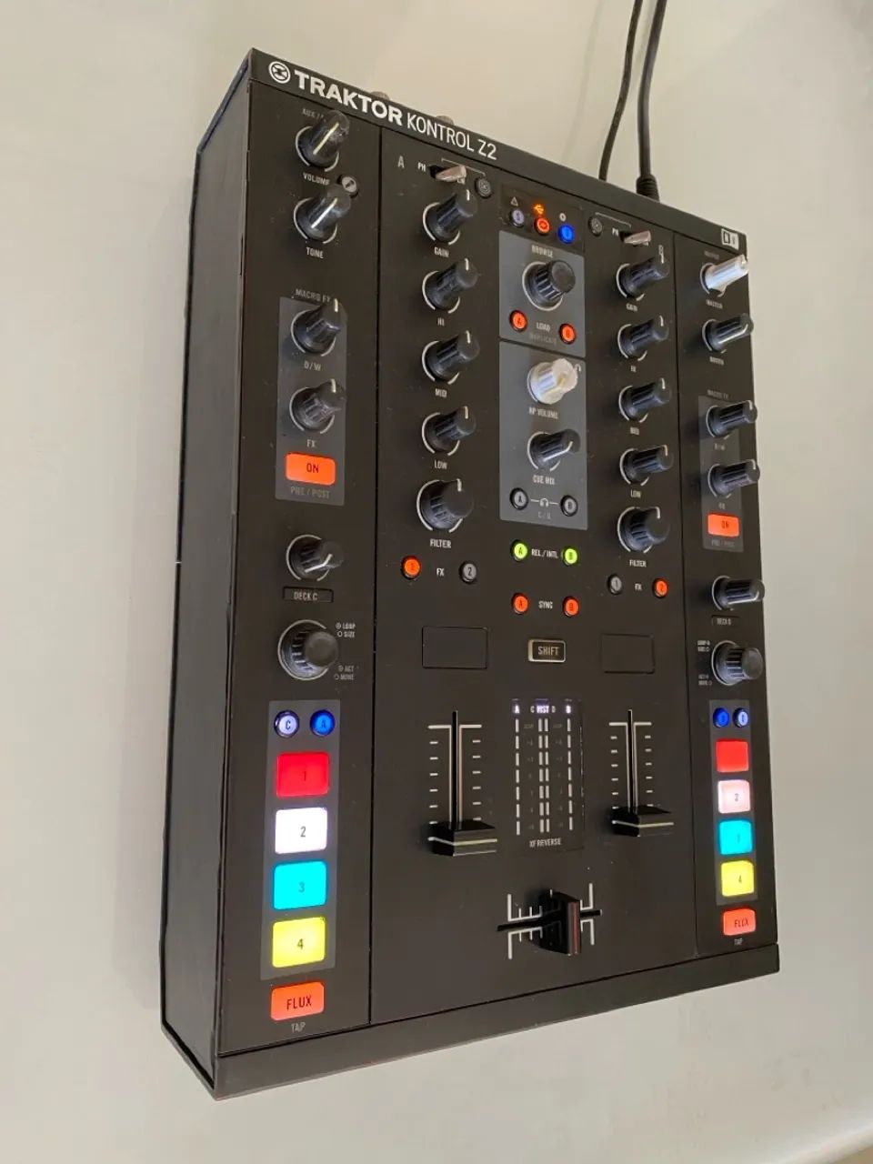 Mixer Traktor Z2 - possibilidade de usar com Serato dj / Ñ é djm