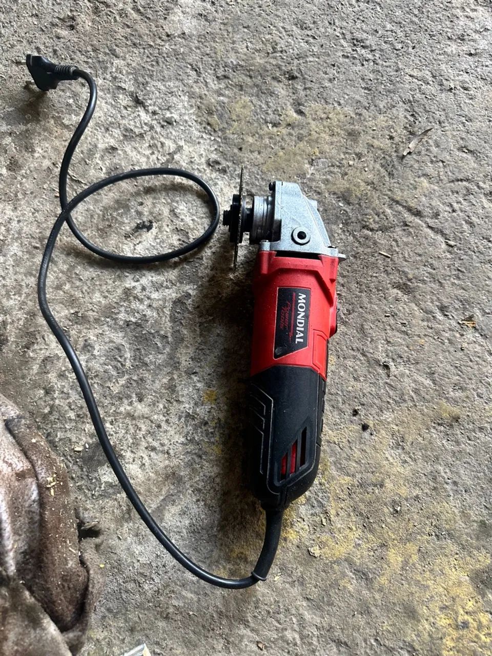 Esmerilhadeira Angular Elétrica 127v mundial . Ferramenta de uso roby  - Foto 3