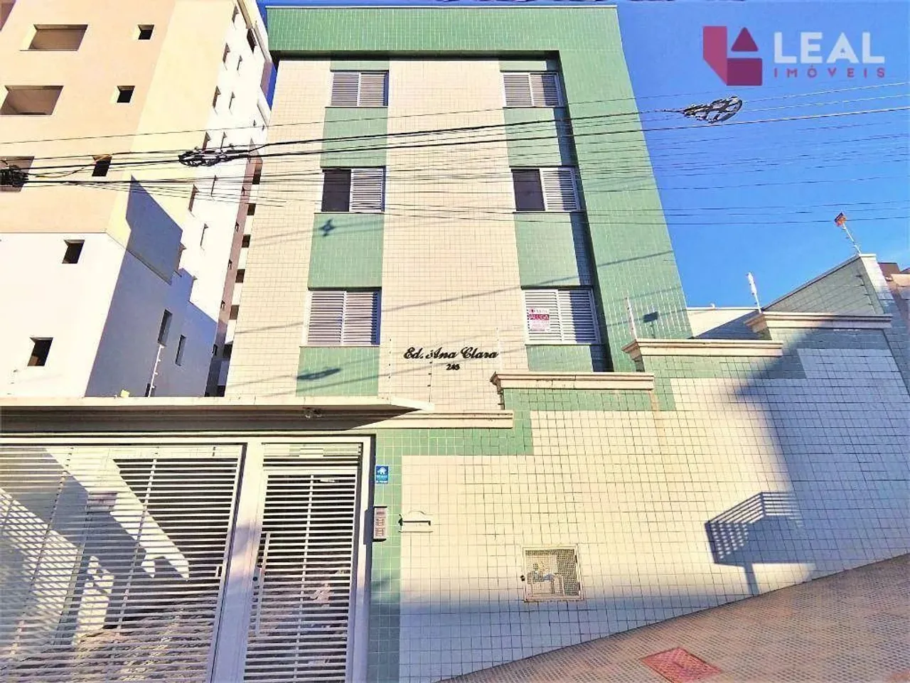 Apartamento com 2 dormitórios para alugar, 95 m² por R$ 2.820,00/mês - Medicina - Pouso Al