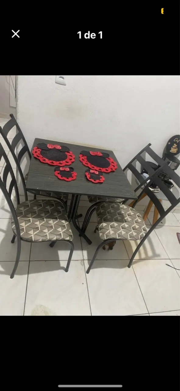 Mesa de jantar com cadeiras
