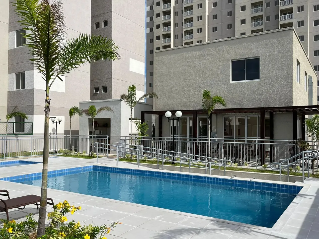 Alugo lindo apartamento mobiliado.