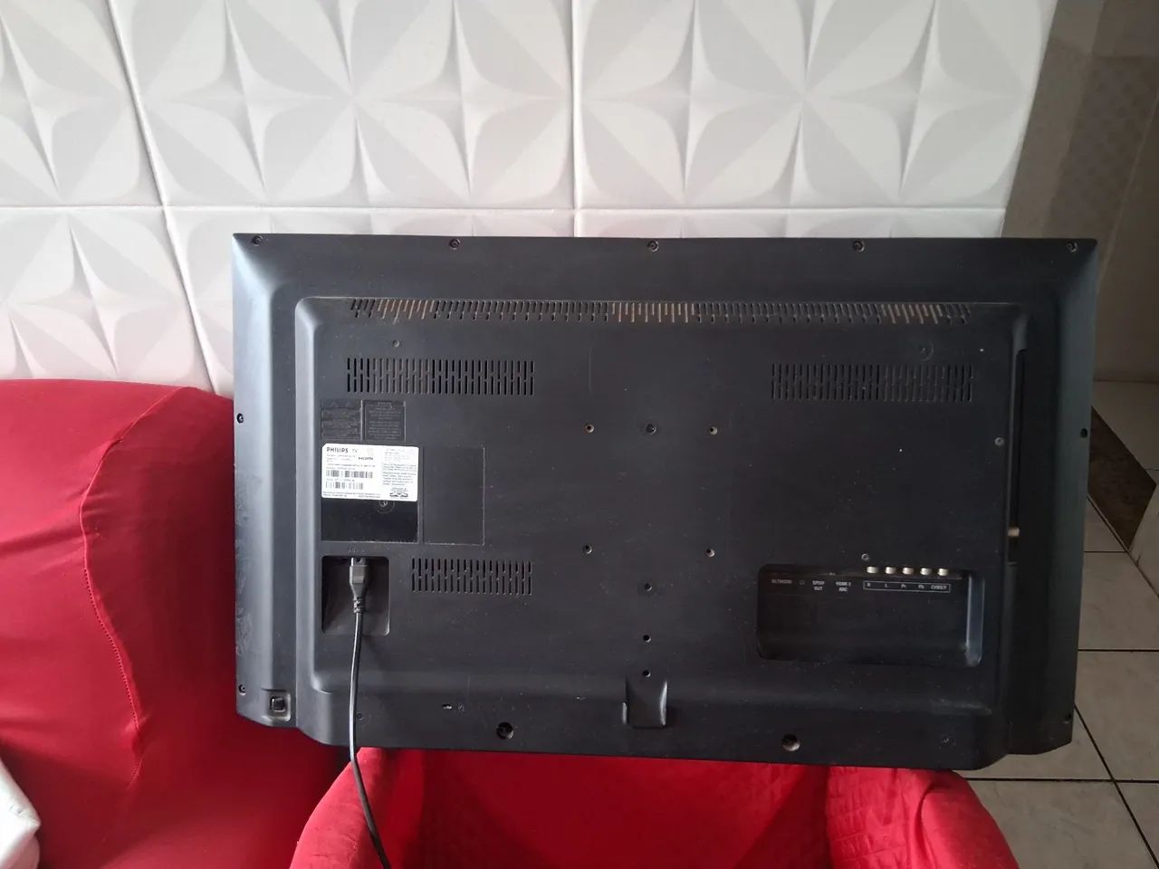 Philips 32 inch TV with defect64310977170818124