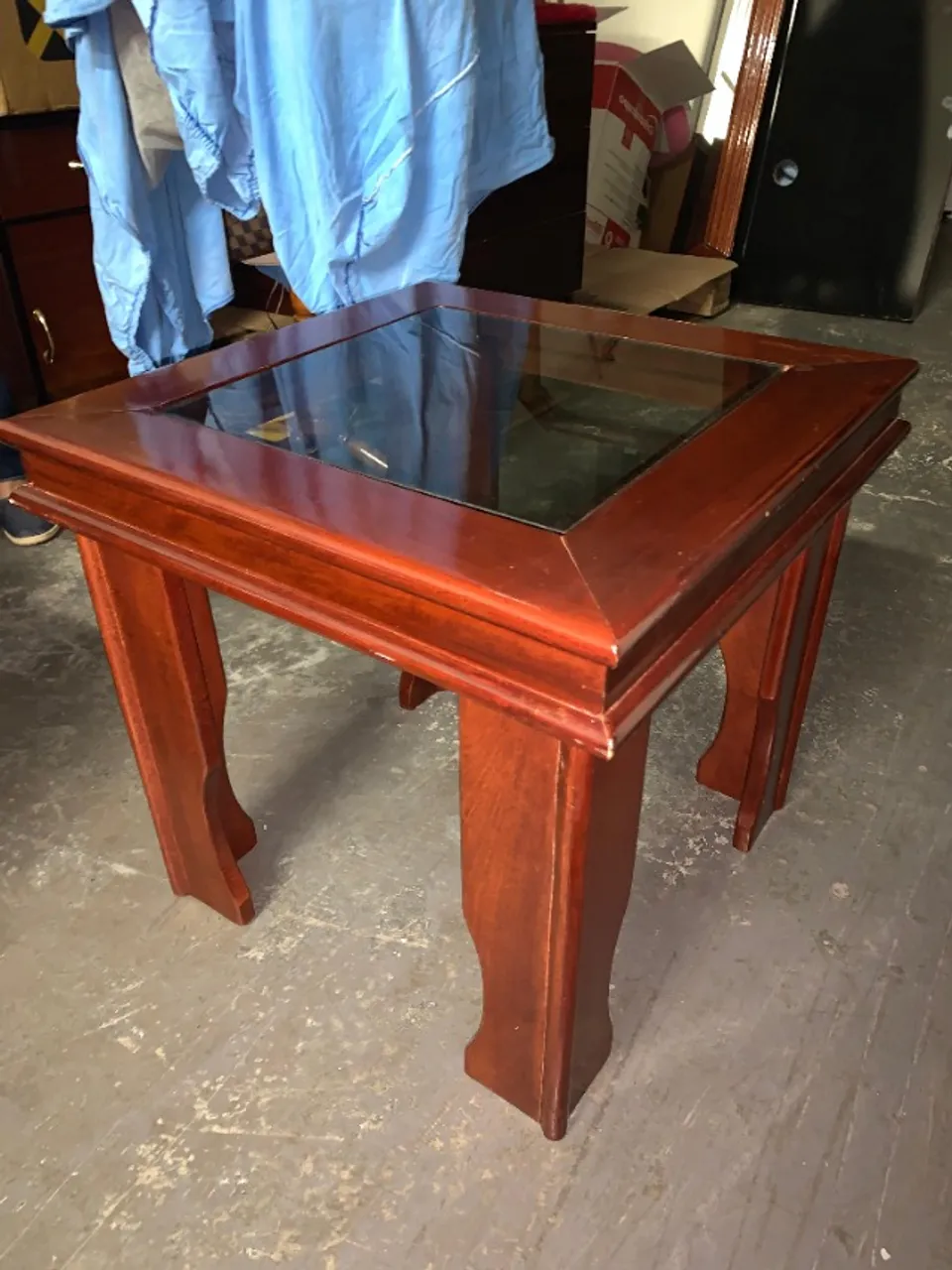 Mesa de centro com tampo de vidro