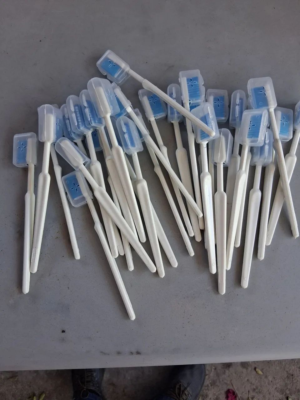 Escovas de dente novas com proteção  - Foto 5