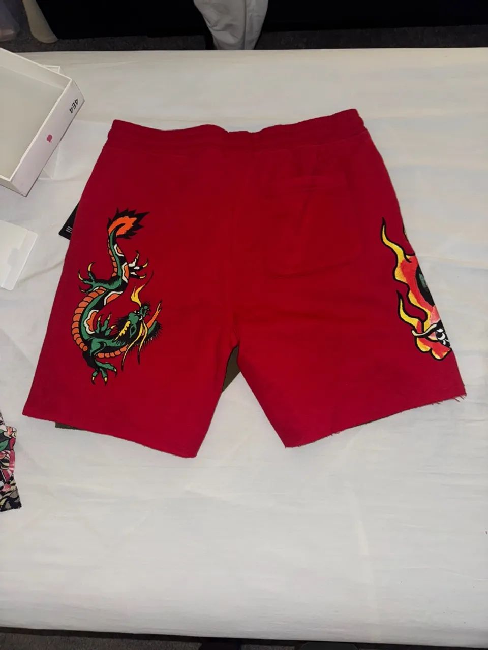 Shorts Don Ed Hardy Vermelhos - Tamanho M - Foto 2
