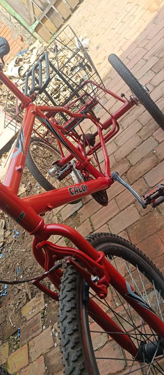 Vendo esse triciclo por 750 reais número de telefone *.