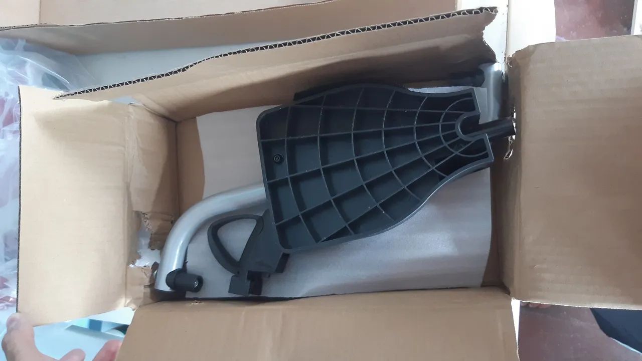 Cadeira de rodas Nova  - Foto 5