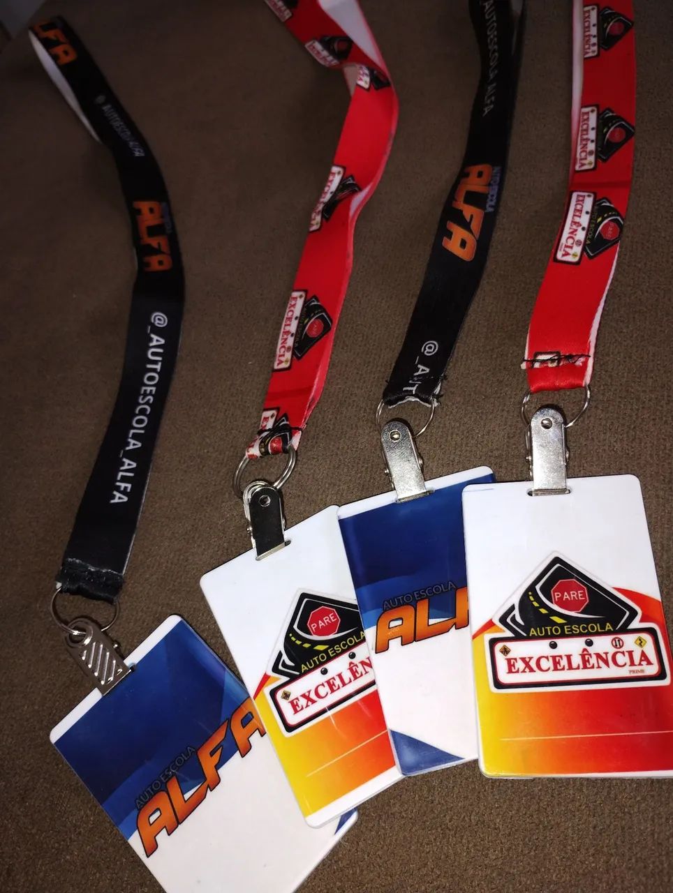 Crachá personalizados com tirantes personalizados  - Foto 2