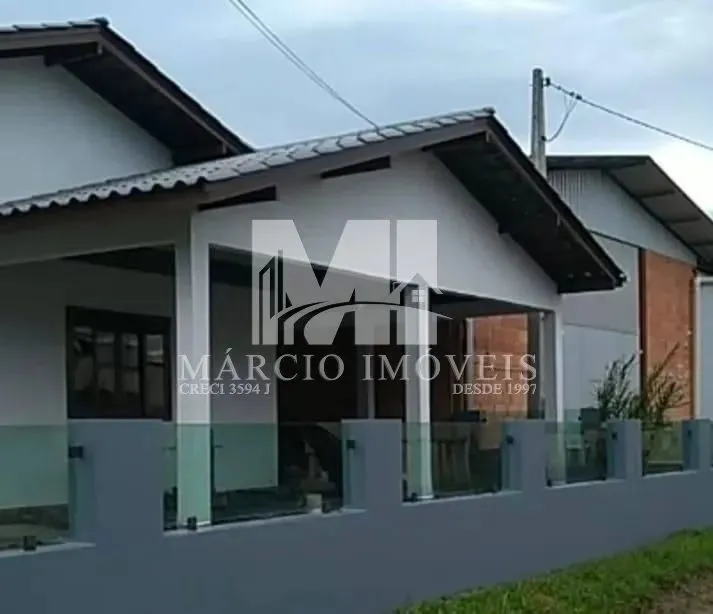 CASA COM BARRAÇÃO MUITO BEM LOCALIZADA