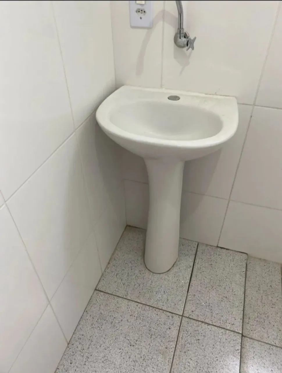 Pia de banheiro em ótimo estado
