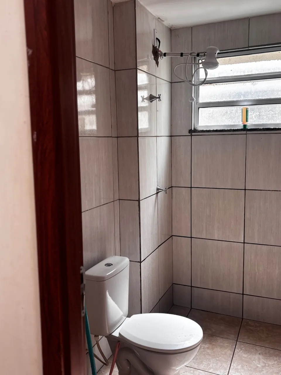 Aluga-se apartamento com sacada 