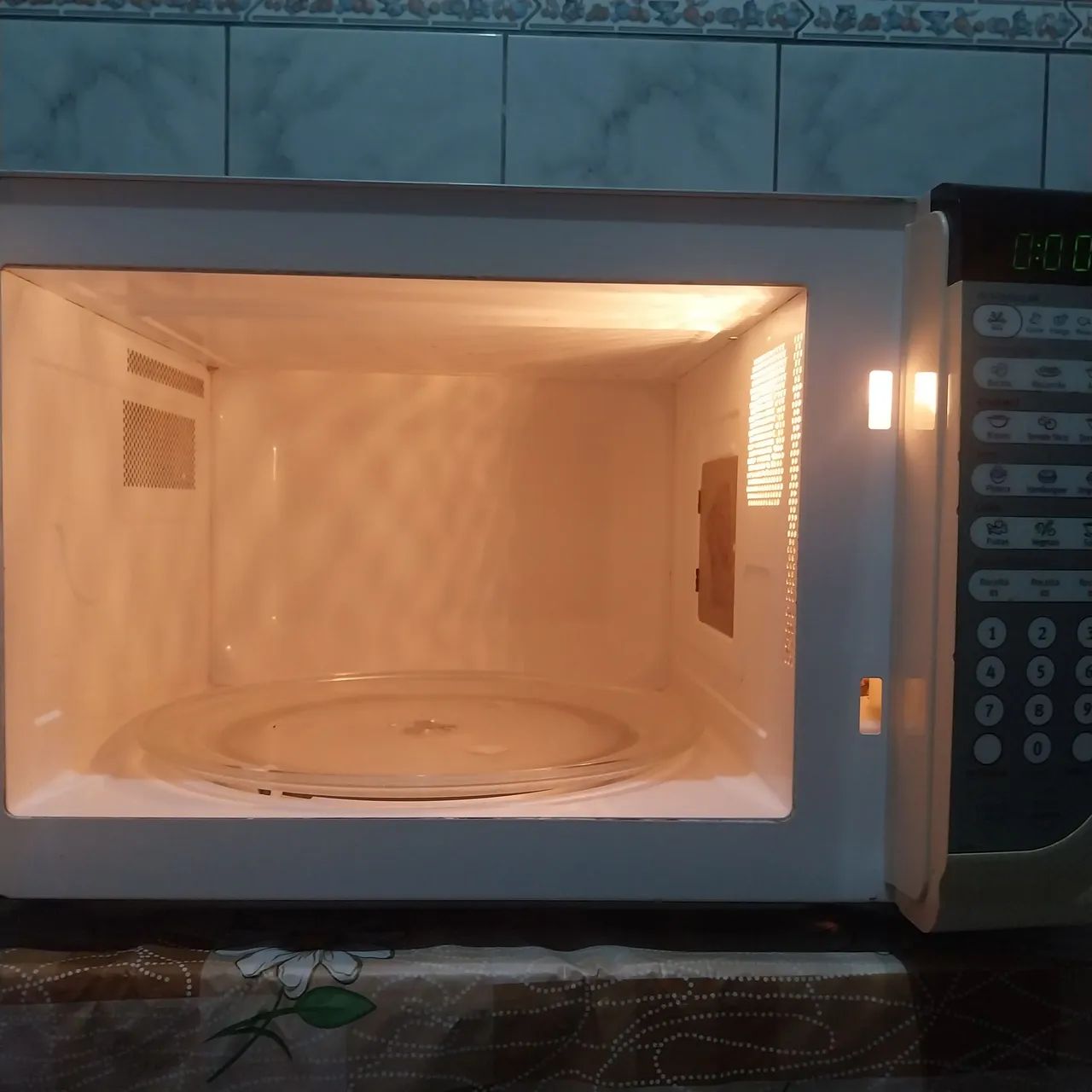Micro-ondas Electrolux em ótimo estado - Foto 3