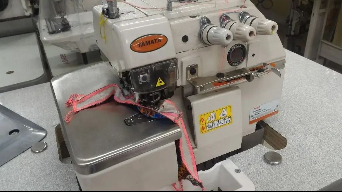 Maquina de Costura Overloque Yamata FY33 - Foto 3