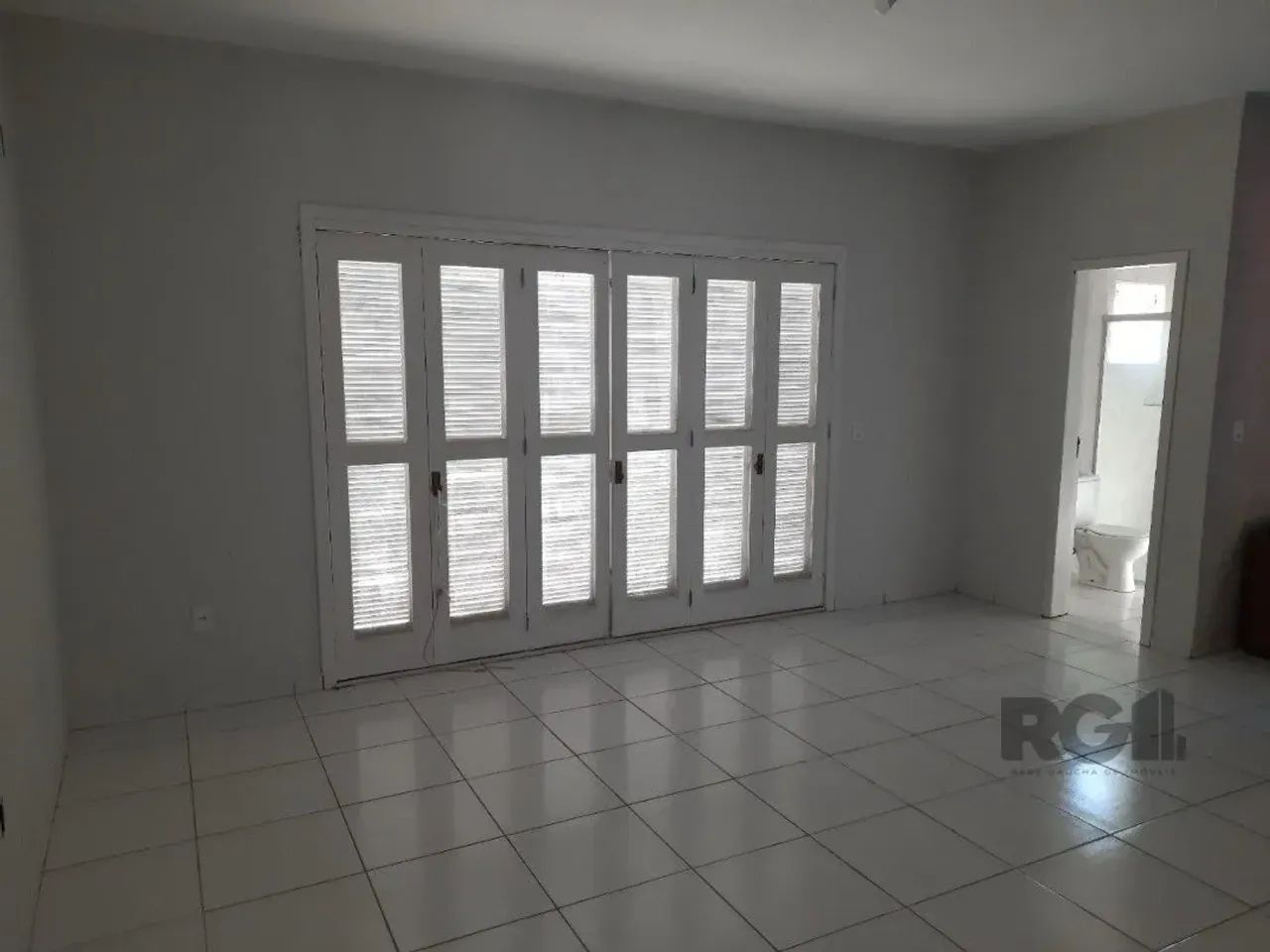 Prédio residencial composto por 4 apartamentos, sendo 2 no térreo e 2 no superior. Os apar - Foto 4