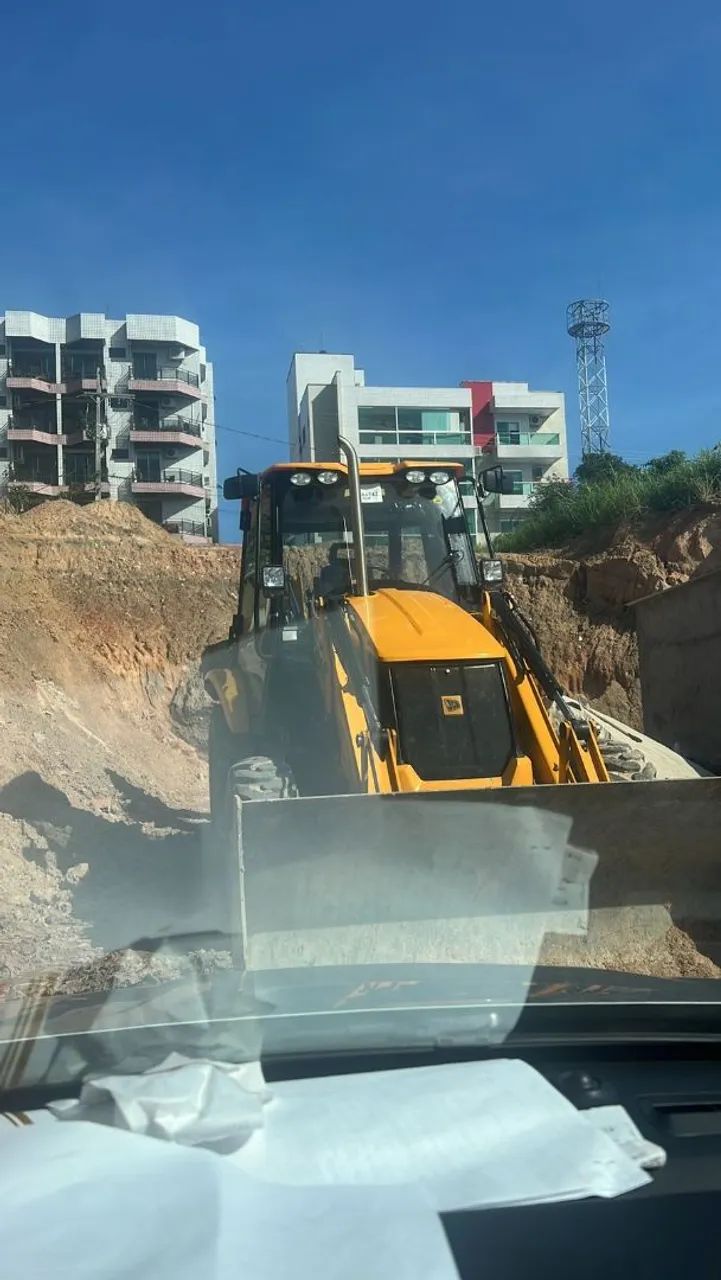 RETRO JCB 3CX / Ano 2025 - IMPECÁVEL 
