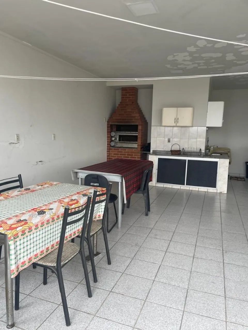 Temportada, 3 quartos, garagem coberta, 2 quadras da P. de Itaparica. Proximo a todo comer