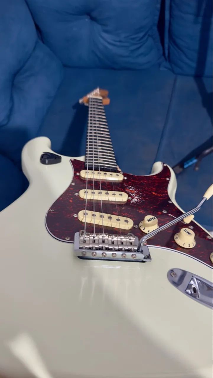 ?Guitarra Tagima T-635 Classic seminova bem cuidada.  - Foto 3
