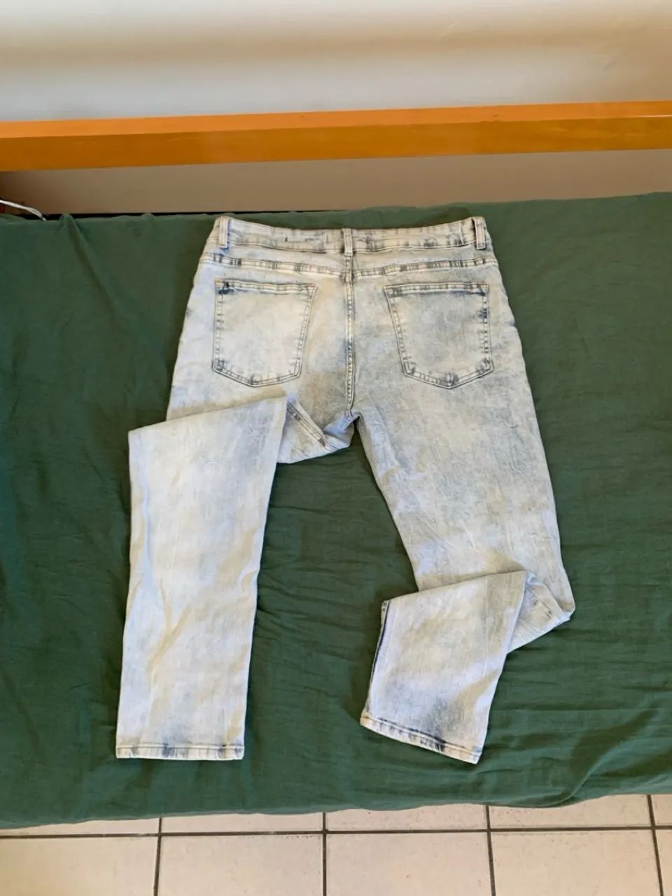 Calça Jeans Carrot Destroyed Azul Claro - Foto 4