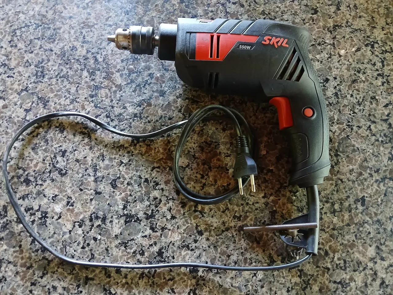 Furadeira skill 550w