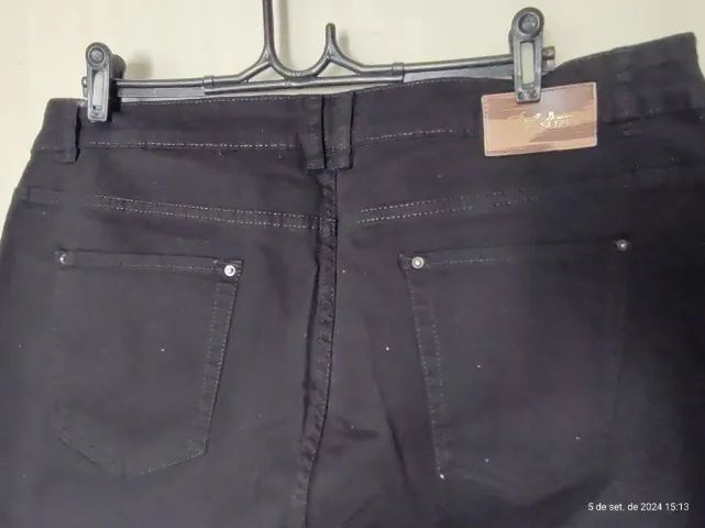 calça plus size cigarrete bordada preta tamanho 52 - Foto 4