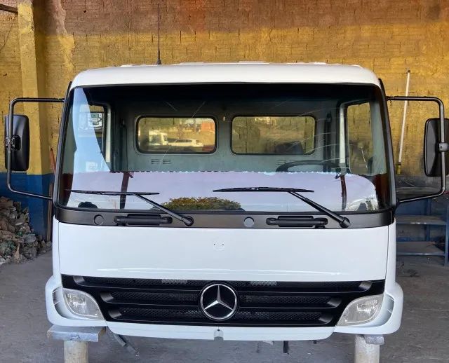 Cabine Mercedes bens Atego completa ano 2009.. modelo 1418 e outros a base de troca. 