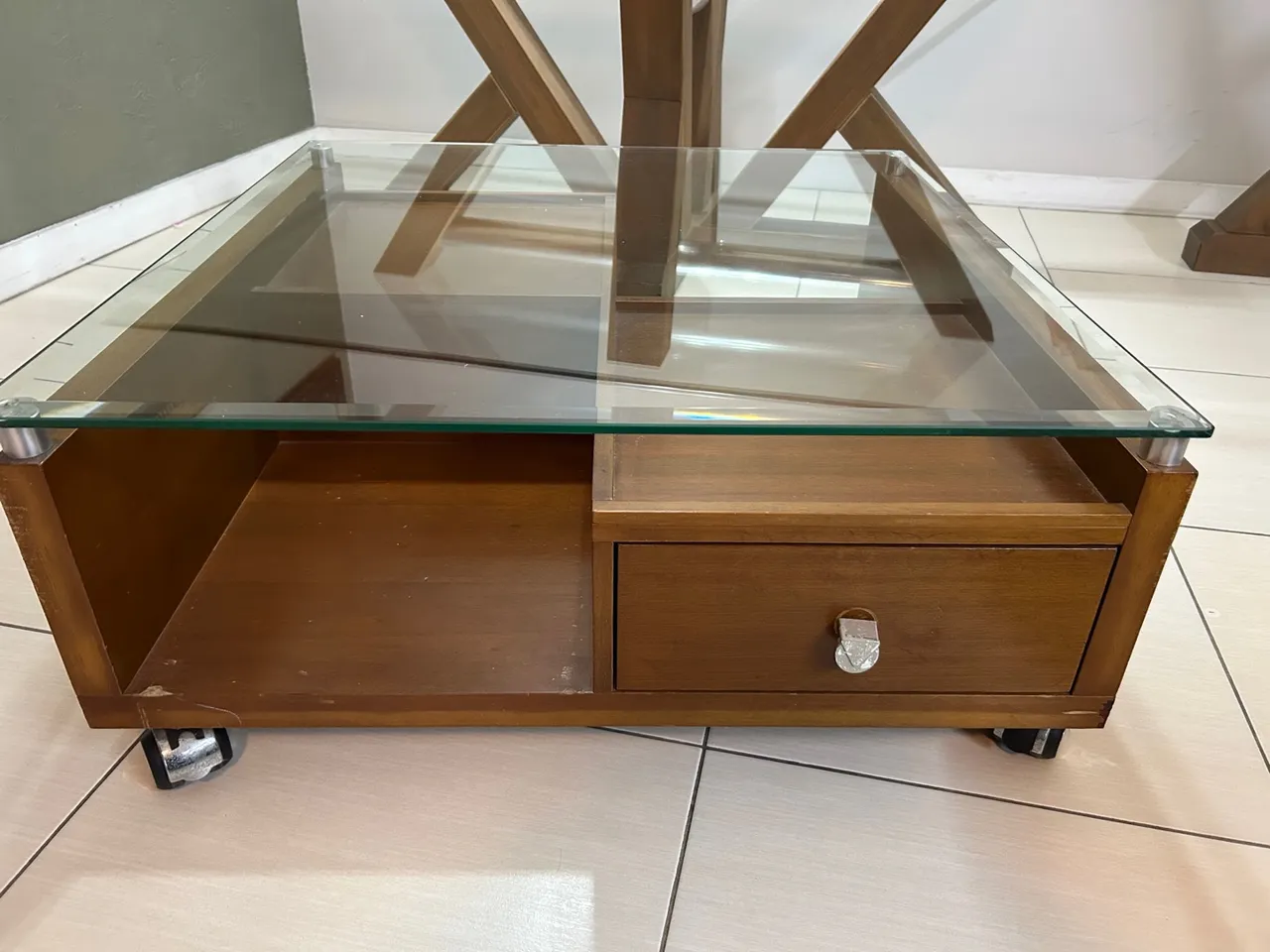 Mesa de Centro com Gaveta e Rodinhas