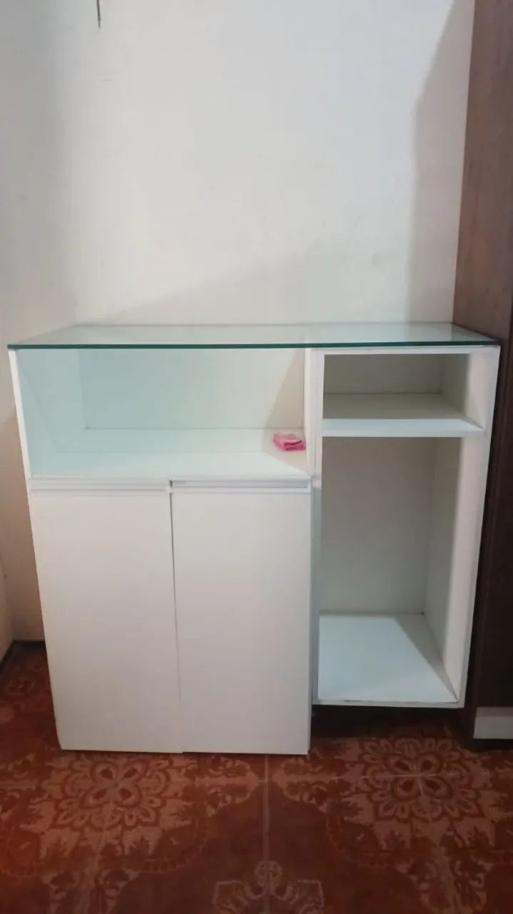 Balcão mdf com base de vidro