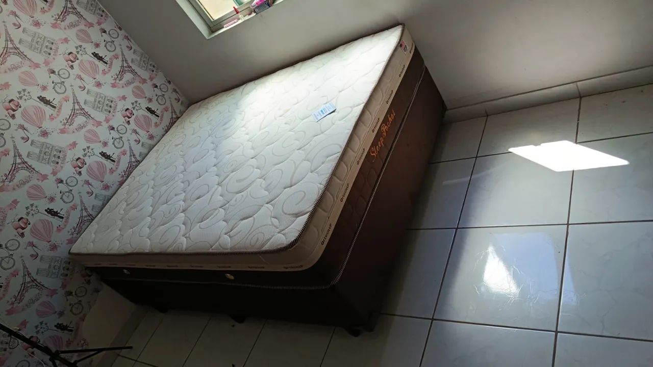 Cama de casal com colchão molas ensacadas