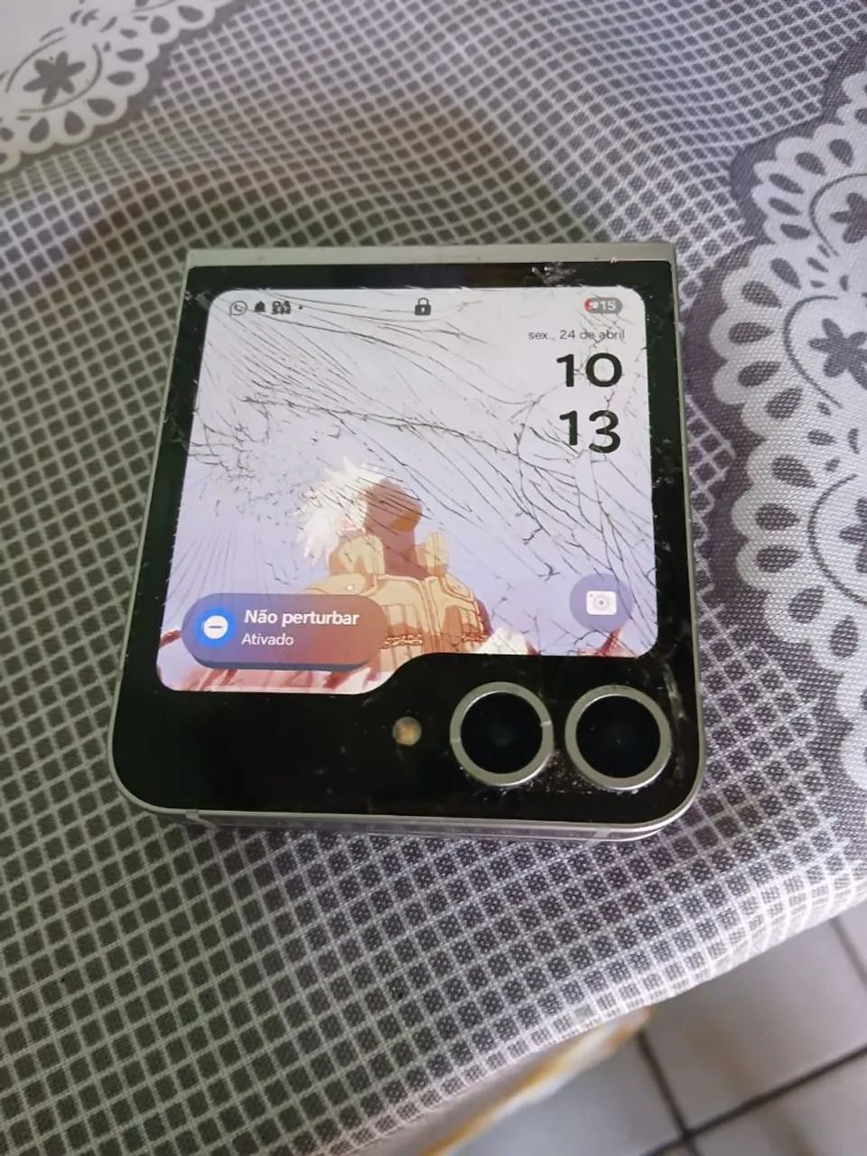 Samsung Galaxy Z Flip6 256GB - Com Caixa (Detalhe na Tela Externa