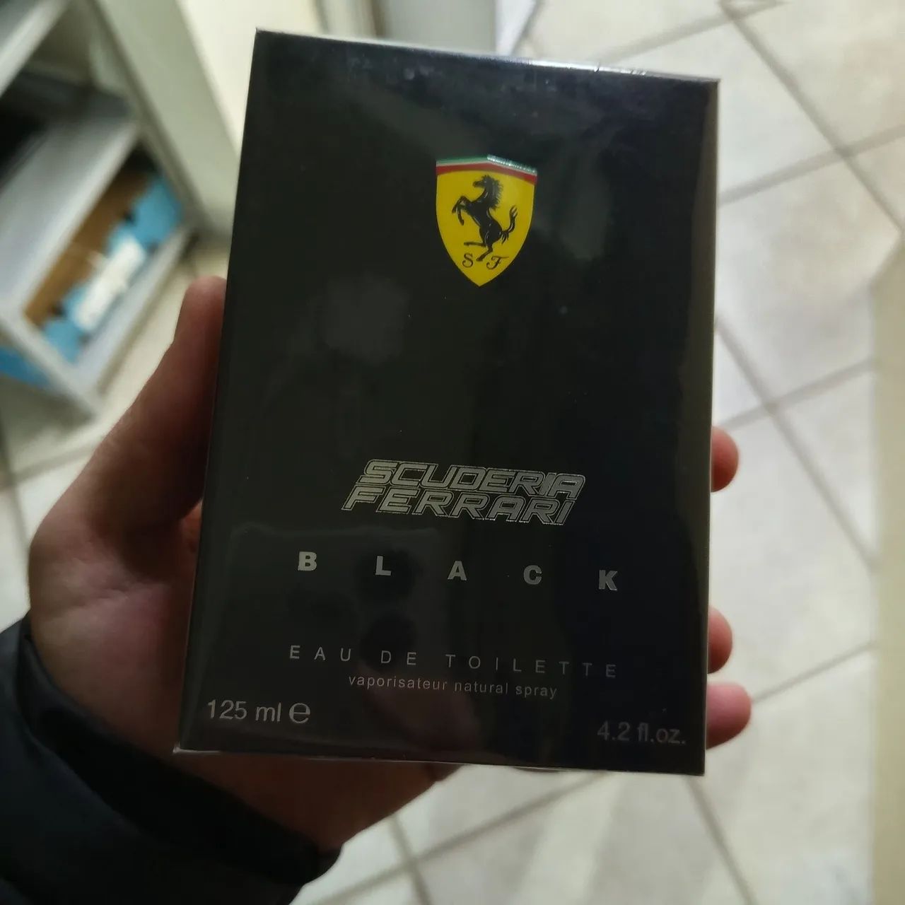 Eua de toilette Ferrari Black perfume 