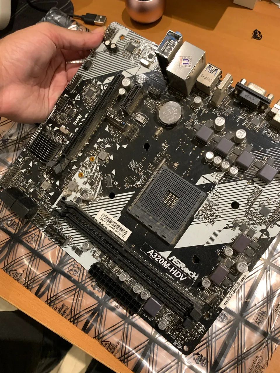 Placa-mãe Asrock A320M-HDV - Usada