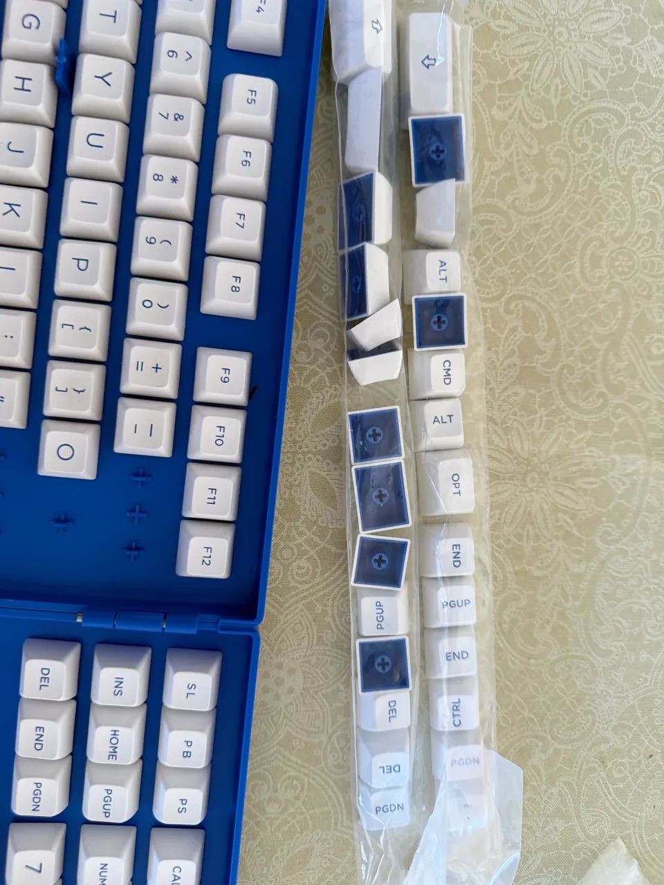 Keycaps para teclado mecânico Akko branco e azul - Foto 4
