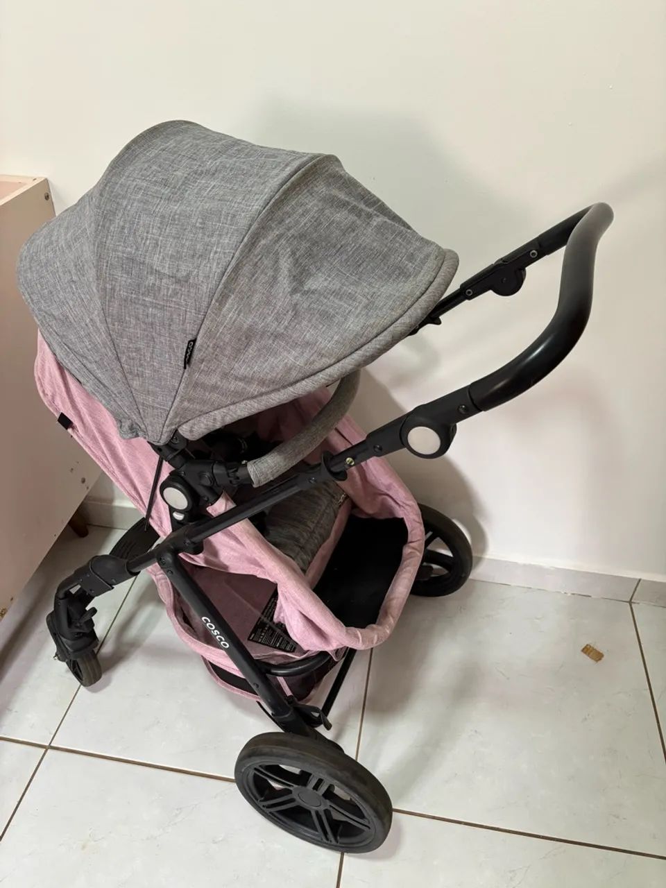 Carrinho de bebê rosa - Foto 2
