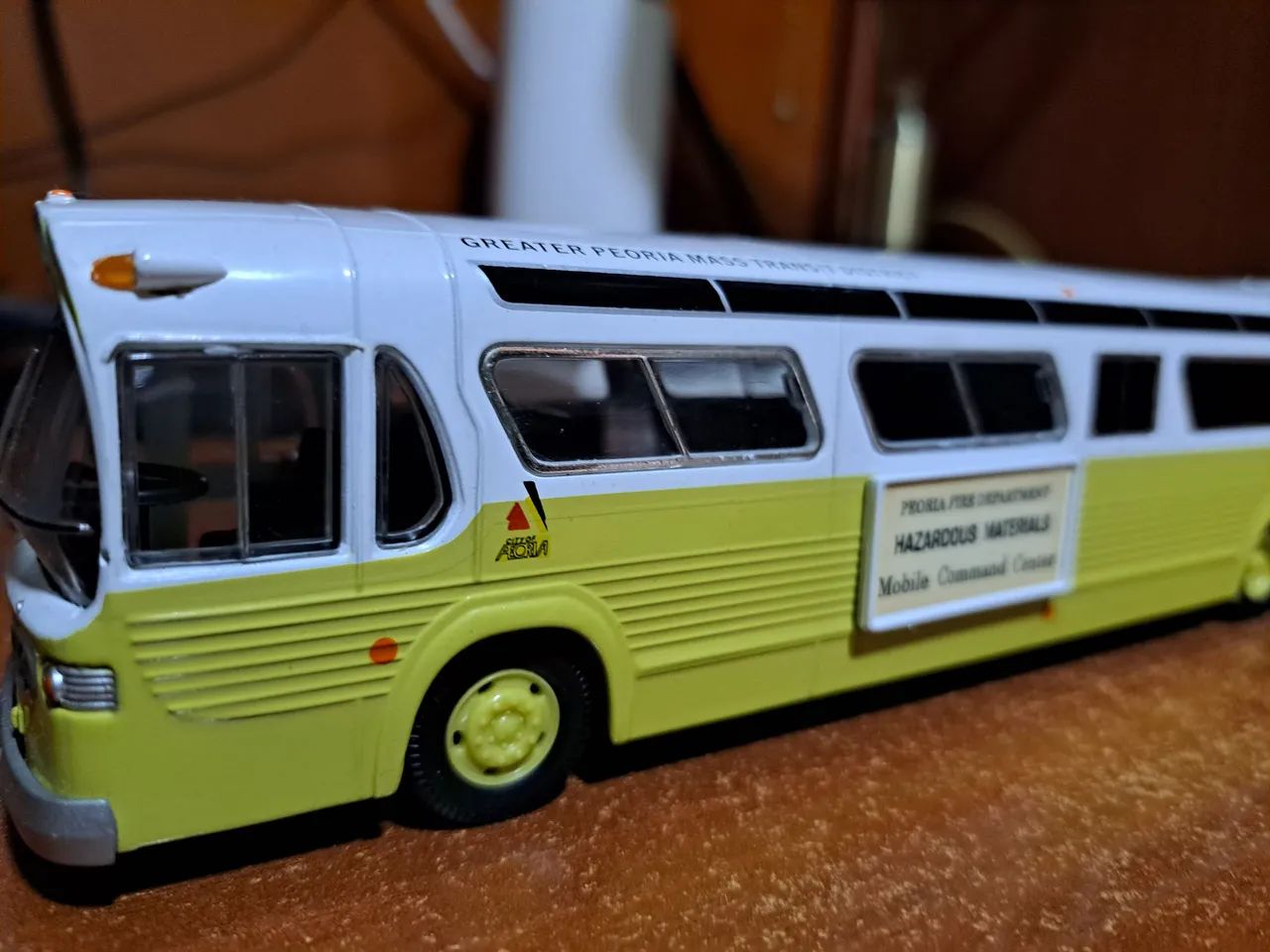 Vendo miniatura de ônibus americano - Foto 5