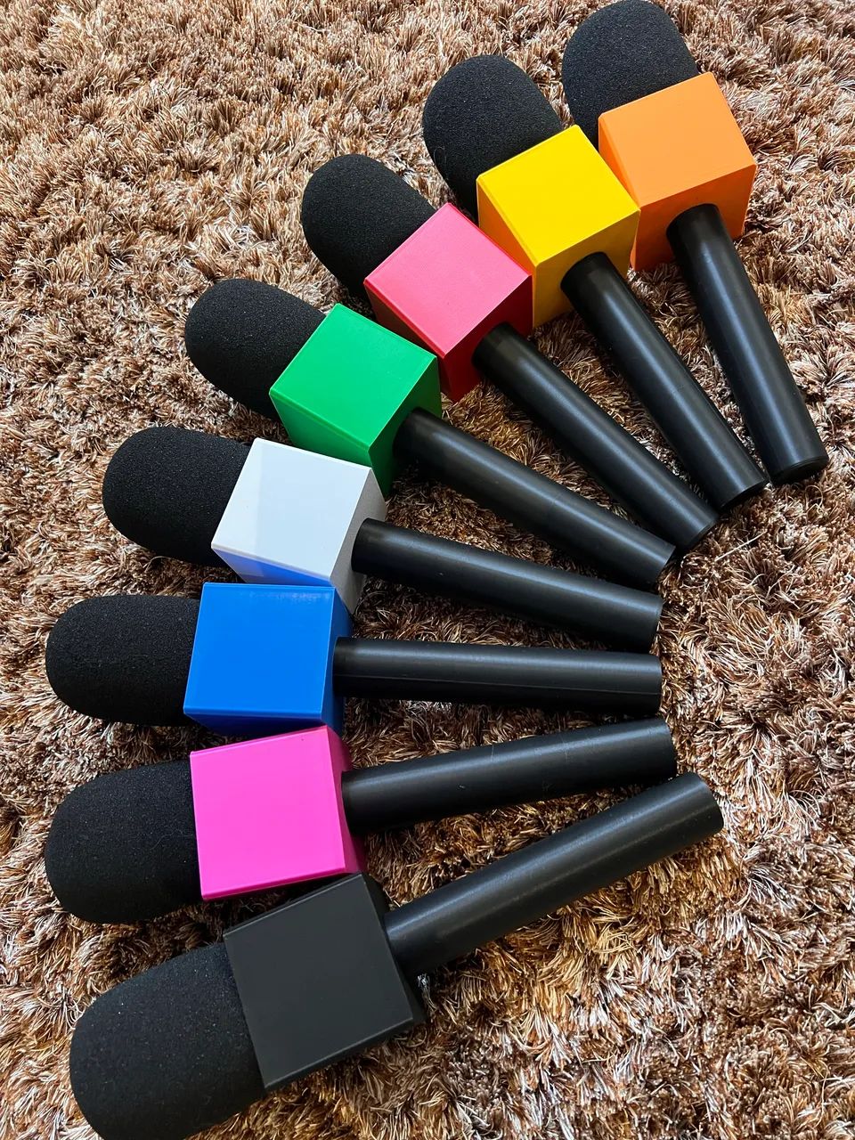 Suporte para microfone de lapela (tipo moeda)