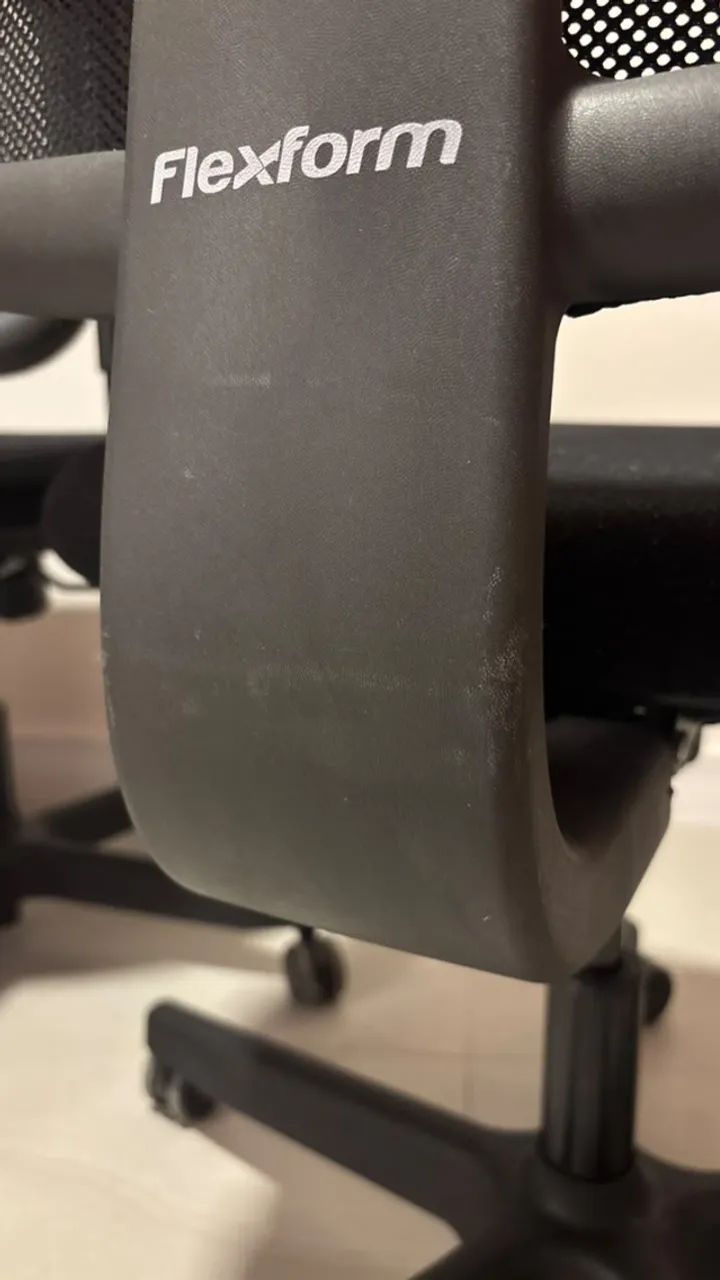 Kit 4 cadeiras Flexform Dot pretas - pouco usadas, ótimo estado - Foto 4