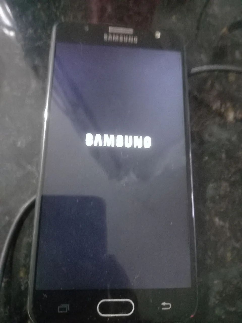 Vendo j7 prime 1 funciona perfeitamente só a bateria está incha6 - Foto 2