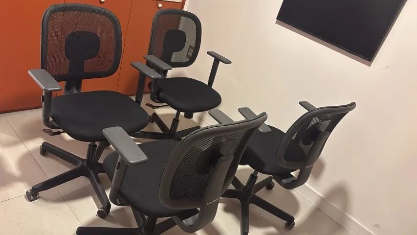 Kit 4 cadeiras Flexform Dot pretas - pouco usadas, ótimo estado - Foto 2