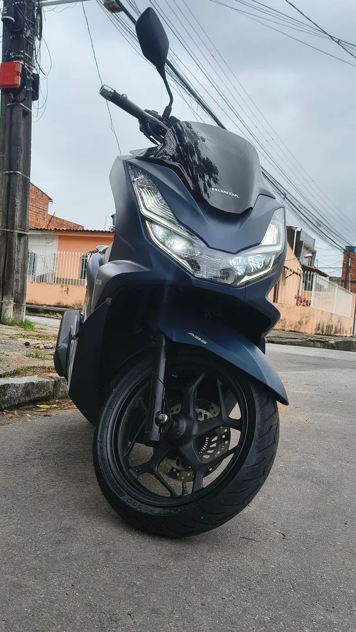PCX DLX 2024 com capa e capacete  - Foto 5
